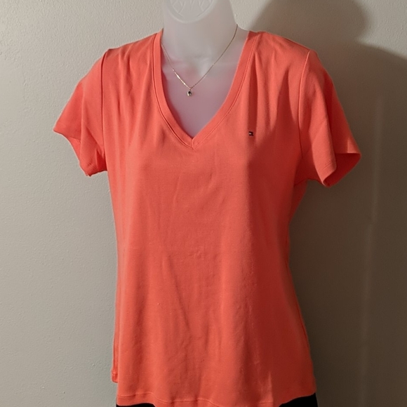 NWTTommy Hilfiger medium T-shirt - Picture 3 of 7